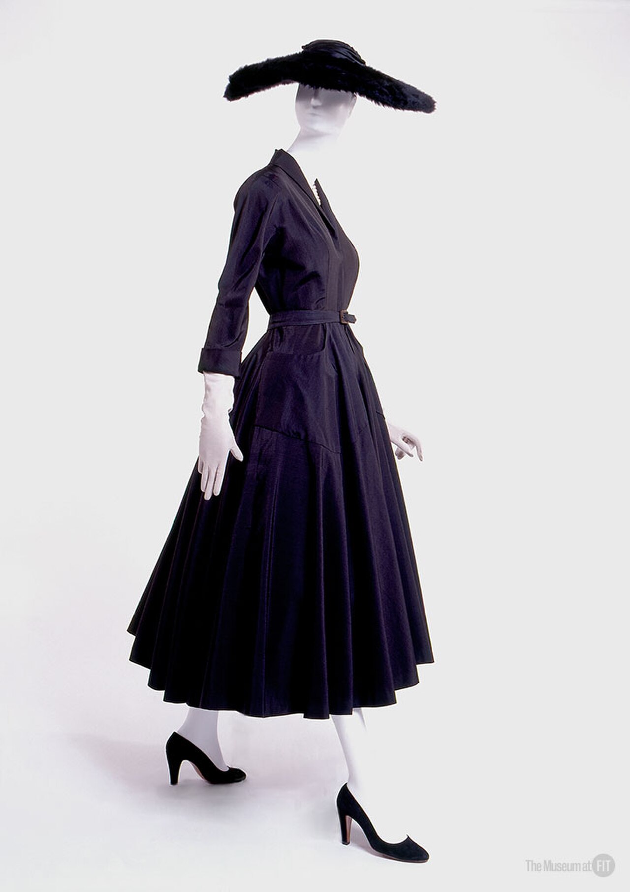 Nettie Rosenstein 1947 连衫裙（美国，非 Dior）